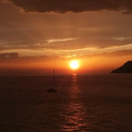 Apartamento Ca'La Luna - In Centro Con Terrazza Riomaggiore Exterior foto