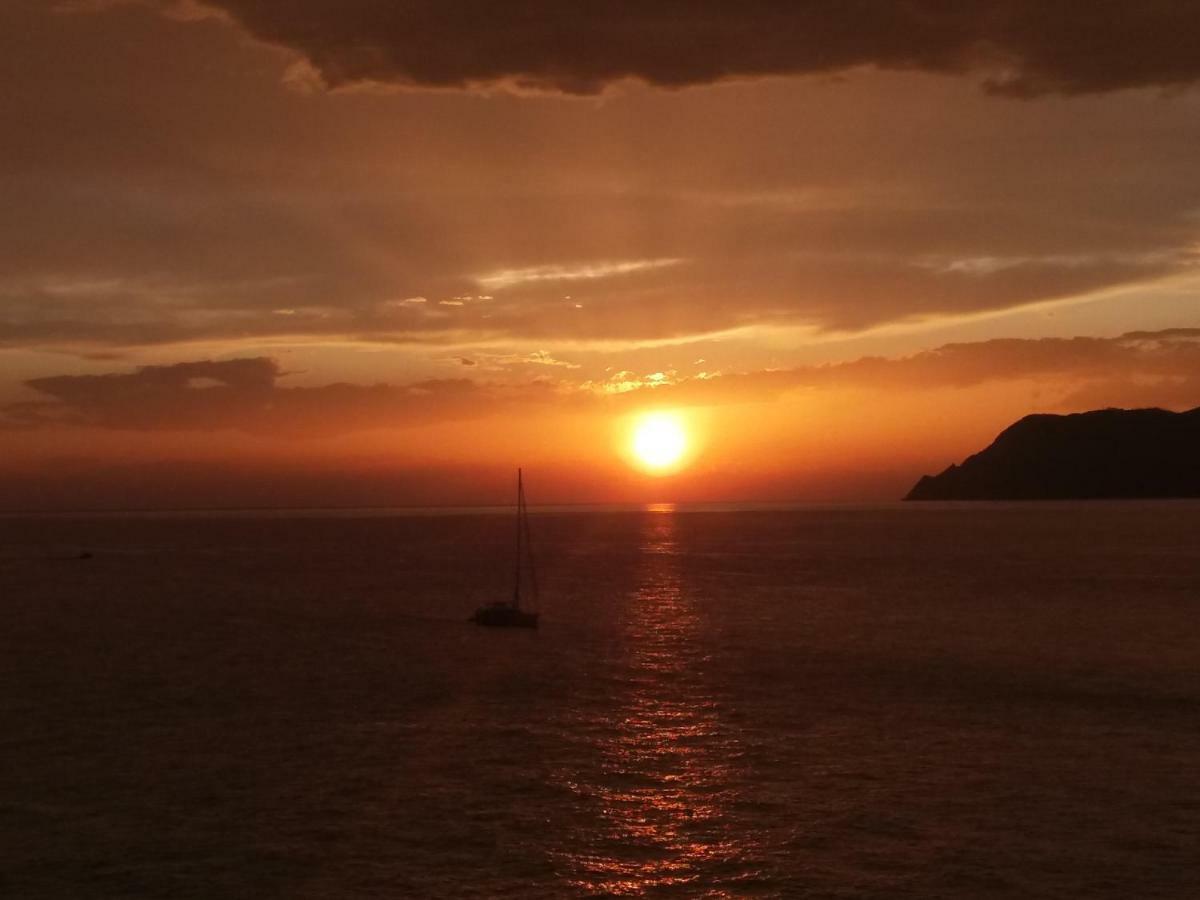 Apartamento Ca'La Luna - In Centro Con Terrazza Riomaggiore Exterior foto